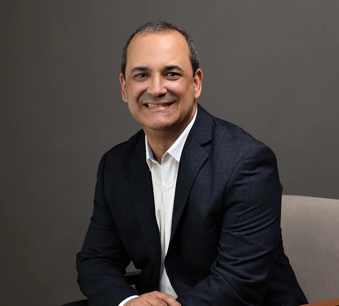 Dr. Reynaldo Santa Cruz, cirurgião-dentista